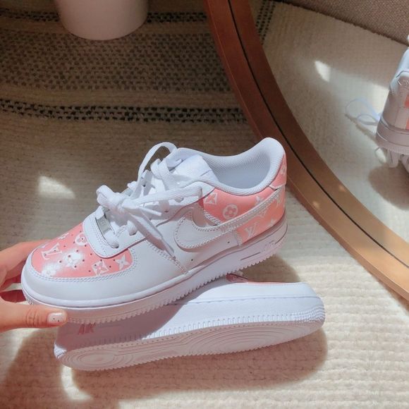 Nike Shoes - Custom painted air force Lv